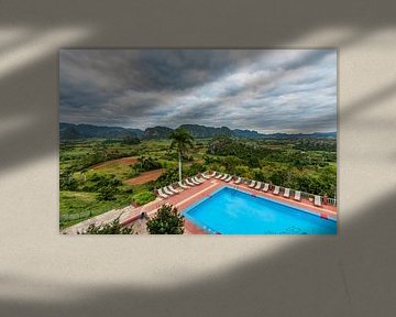 Schwimmbad mit Blick auf das Valle de Viñales, Kuba