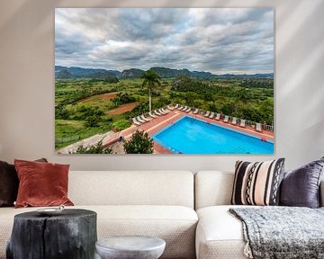 Schwimmbad mit Blick auf das Valle de Viñales, Kuba