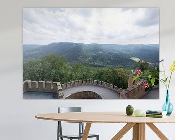 Blick von der Burg auf die Berge von Madelief Dekker