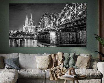 La cathédrale de Cologne la nuit en noir et blanc sur Günter Albers