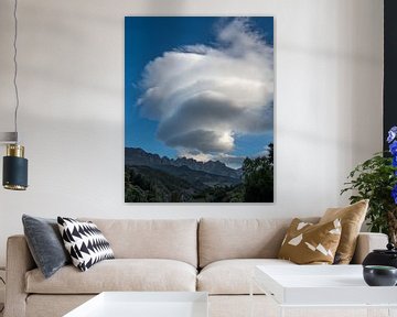 Alto cumulus lenticularis - wolk boven de Picos de Europa van Harrie Muis