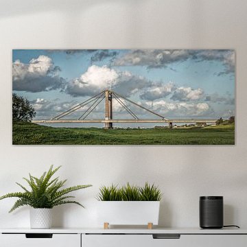 Prinz Willem-Alexander Brücke in den Wolken