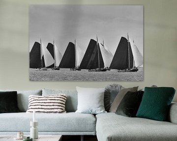 Klassische Skutsje Segelschiffe in schwarz-weiß von Sjoerd van der Wal Fotografie