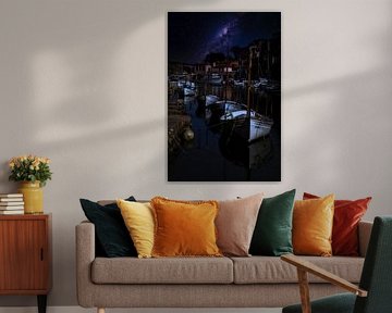 Fischerboote im Hafen bei Nacht