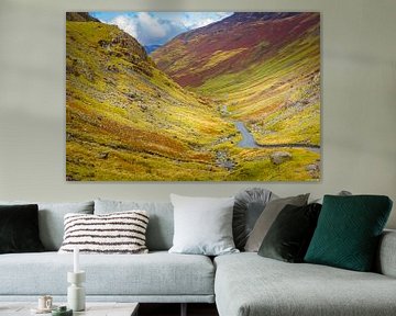 Vallei in herfstkleuren, Lake district, Groot Brittannië van Rietje Bulthuis