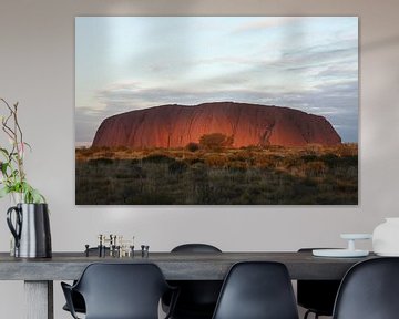 Ondergaande zon bij Uluru (Ayers Rock) van Simone Meijer