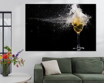Gelukkig nieuw jaar gebroken glas met champagne van Caroline Pleysier