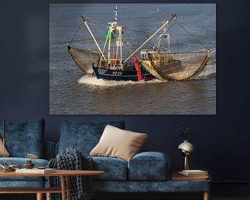 Fishing cutter on the Wadden Sea by Klaas Doting