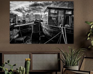 Houseboats in the Amstel in Amsterdam. by Don Fonzarelli