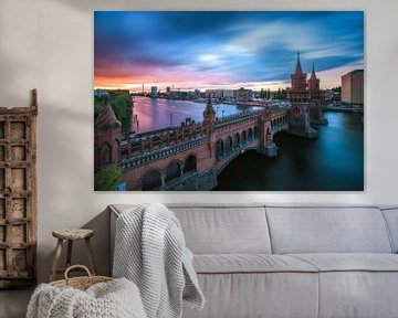 Berlin Oberbaumbrücke Langzeitbelichtung am Abend von Jean Claude Castor