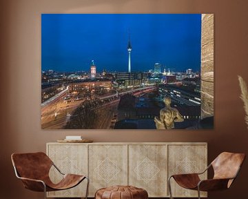 Skyline van de oude binnenstad van Berlijn tijdens de Blauwe Uur van Jean Claude Castor