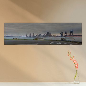 Europoort in der Abenddämmerung