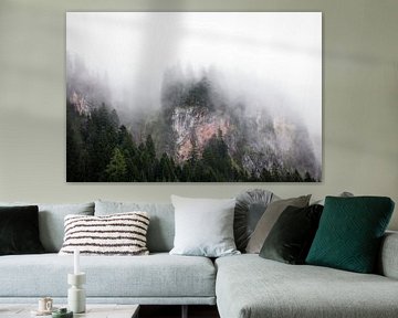 Mysteriöse Berglandschaft mit Nebel Österreich von Ger Beekes