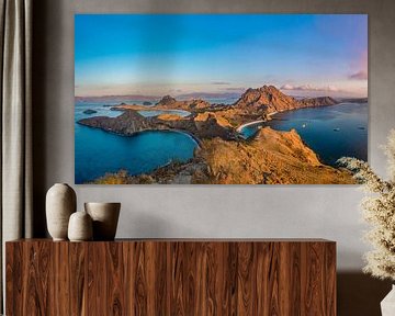 View of the three different beaches of Padar Island in Indonesia sur Michiel Ton