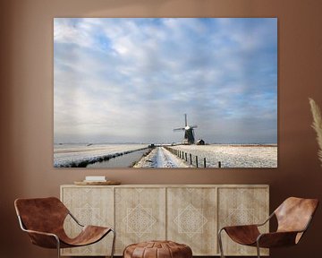 Minimalistisch winterlandschap met molen in Nederland van iPics Photography