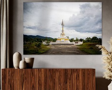 Tempel in Khao lak Thailand van Lindy Schenk-Smit