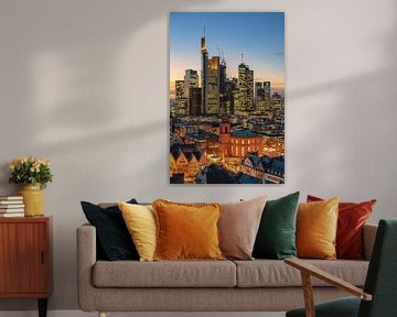 De skyline van Frankfurt tijdens de Blauwe Uur van Robin Oelschlegel