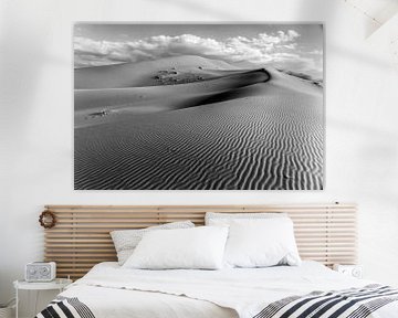 Désert intact et paysage de dunes de sable au lever du soleil, Afrique