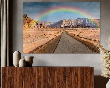 regenboog boven de negev woestijn in timna national park