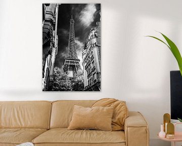 Eiffelturm Paris aus der Allee schwarz-weiß