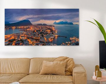 Panorama d'un coucher de soleil à Alesund, Norvège