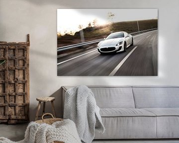 Maseratie sportscar Sportcoupé in Weiß auf der Autobahn