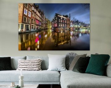 Amsterdam oudezijds voorburgwal by night van Marc Hollenberg