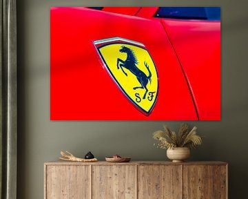 Ferrari-Abzeichen auf einem Ferrari 458 Italia Sportwagen von Sjoerd van der Wal