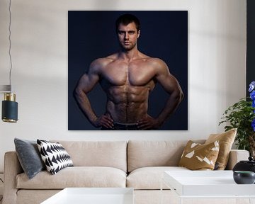 Le corps d'un beau bodybuilder sexy