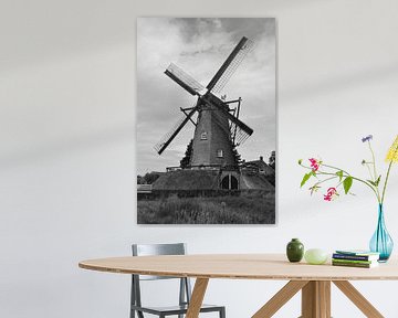 Molen Nooit Gedacht te Cadzand in zwart-wit van Rob Pols