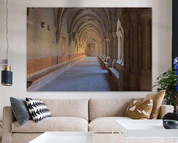 Kloostergang in het klooster van Poblet, Spanje van Maarten Hoek