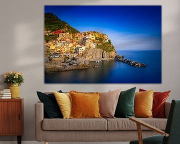 die Küstenstadt Riomaggiore in der beliebten Region Cinque Terre in Italien von gaps photography