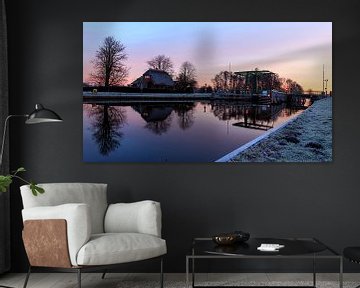 Symmetrische reflectie van het kanaal bij de Vlodderbrug in Kalenberg van Photo Henk van Dijk