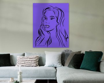 Porträt einer Frau auf lila Hintergrund von Lida Bruinen
