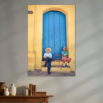 iconique cuba, porte avec les locaux