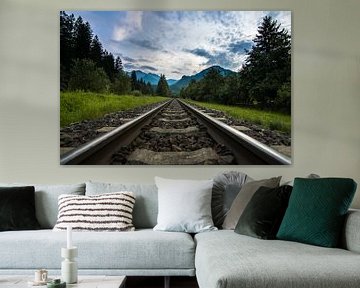 Spoor rails in Oostenrijk met bergen van Wilco Bos