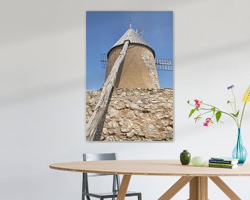 Middeleeuwse frans-spaanse windmolen van Gevk - izuriphoto