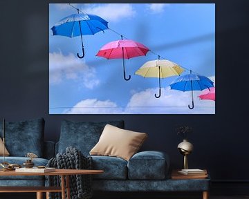 Regenschermen in de zon van Gevk - izuriphoto