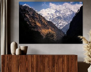 Uitzicht in de bergen van de Himalaya Nepal van Jeroen Cox