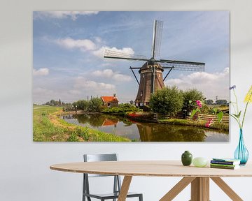 Hollandse windmolen en huisje
