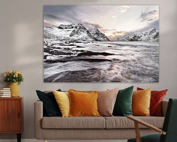 Winterlandschap met waterbeweging en kleurrijk ochtendlicht van Ralf Lehmann