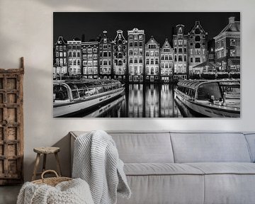 Damrak Amsterdam in zwart-wit