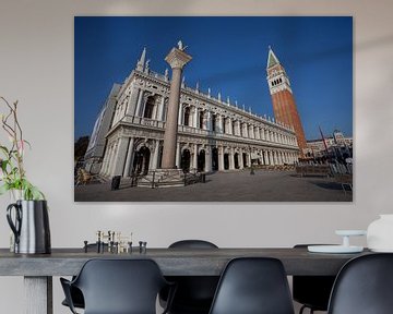 Marciana-Bibliothek, mit Campanile von San Marco, Venedig von Joost Adriaanse