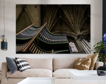 Orgel en plafond van de Sint-Petruskerk in Caen, Normandie van Paul van Putten