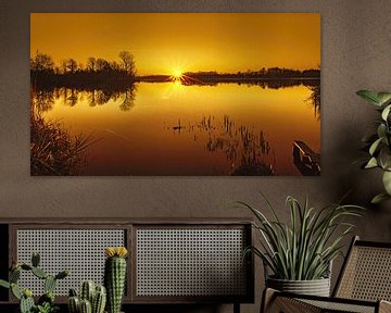 Sonnenaufgang Zen Gefühl bernsteinfarbener See von Marcel Kieffer