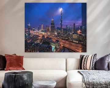 Dubai Skyline Downtown Central Park op het blauwe uur. van Jean Claude Castor