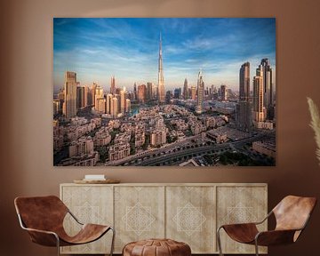 Dubai Downtown Skyline Panorama in de avonduren van Jean Claude Castor