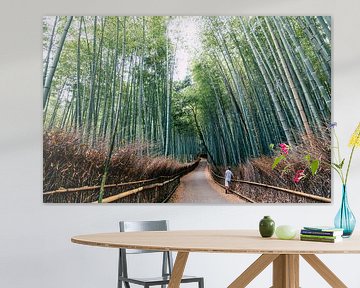 Het prachtige bamboebos in Kyoto (Japan). van Claudio Duarte
