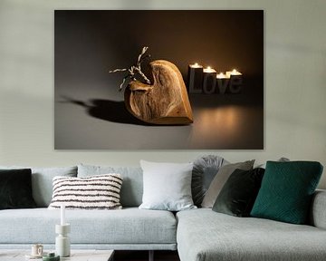 Coeur en bois avec bougie