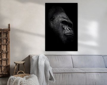 De brutale snuit van een krachtige en sterke mannelijke gorilla is een symbool van mannelijkheid en  van Michael Semenov